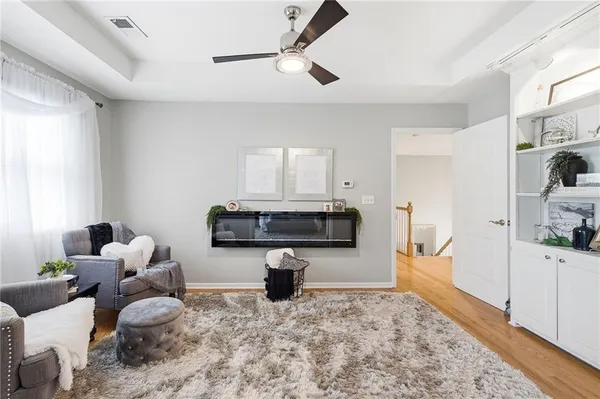 $825,000 | 4801 Northwest 87th Street, Kansas City, MO 64154