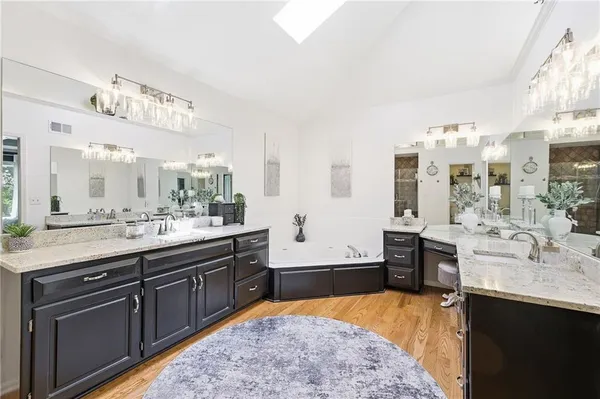 $825,000 | 4801 Northwest 87th Street, Kansas City, MO 64154