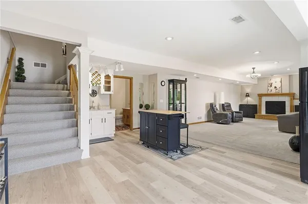 $825,000 | 4801 Northwest 87th Street, Kansas City, MO 64154