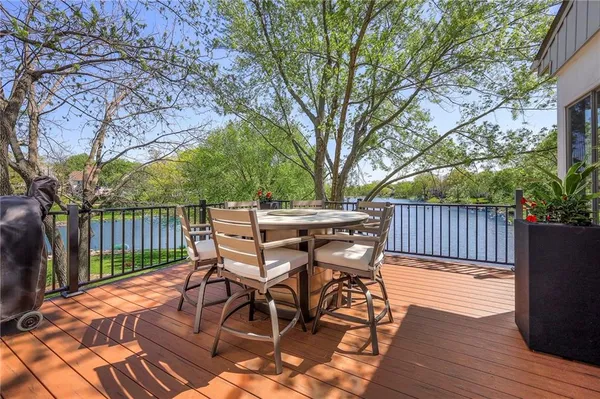$825,000 | 4801 Northwest 87th Street, Kansas City, MO 64154