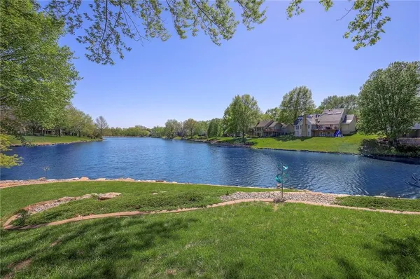 $825,000 | 4801 Northwest 87th Street, Kansas City, MO 64154