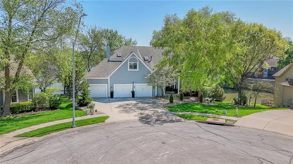 $825,000 | 4801 Northwest 87th Street, Kansas City, MO 64154