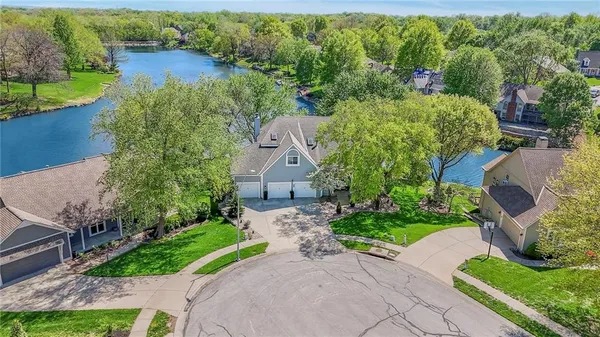 $825,000 | 4801 Northwest 87th Street, Kansas City, MO 64154