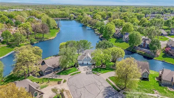 $825,000 | 4801 Northwest 87th Street, Kansas City, MO 64154