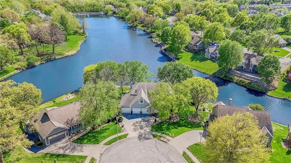 $825,000 | 4801 Northwest 87th Street, Kansas City, MO 64154