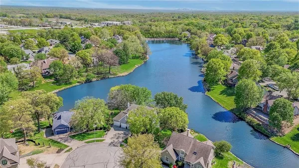 $825,000 | 4801 Northwest 87th Street, Kansas City, MO 64154