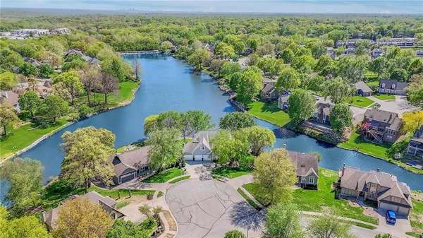 $825,000 | 4801 Northwest 87th Street, Kansas City, MO 64154