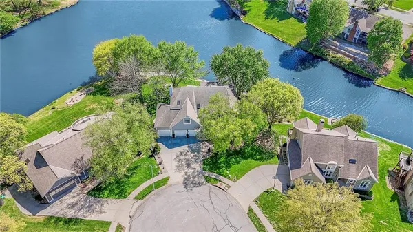 $825,000 | 4801 Northwest 87th Street, Kansas City, MO 64154