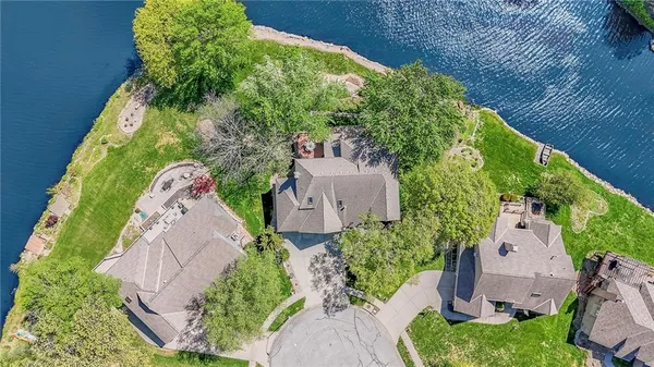 $825,000 | 4801 Northwest 87th Street, Kansas City, MO 64154
