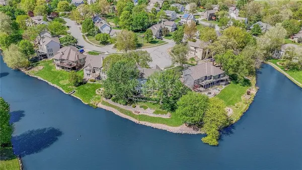 $825,000 | 4801 Northwest 87th Street, Kansas City, MO 64154