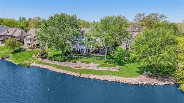 $825,000 | 4801 Northwest 87th Street, Kansas City, MO 64154