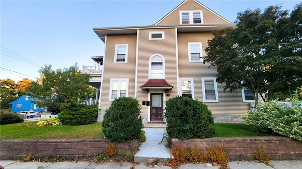 $1,750 | 309 Carrington Avenue, Unit 2, Woonsocket, RI 02895