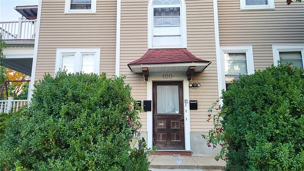 $1,750 | 309 Carrington Avenue, Unit 2, Woonsocket, RI 02895