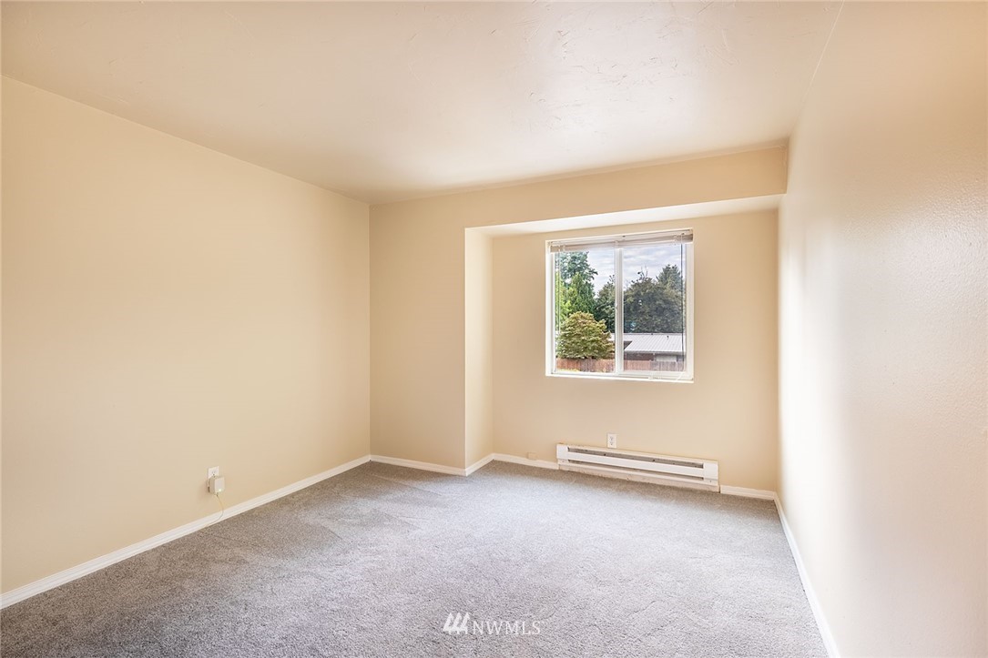 1601 Maple Lane, Unit A2 Kent, WA 98030 - Photo 20 of 27 an empty room with windows