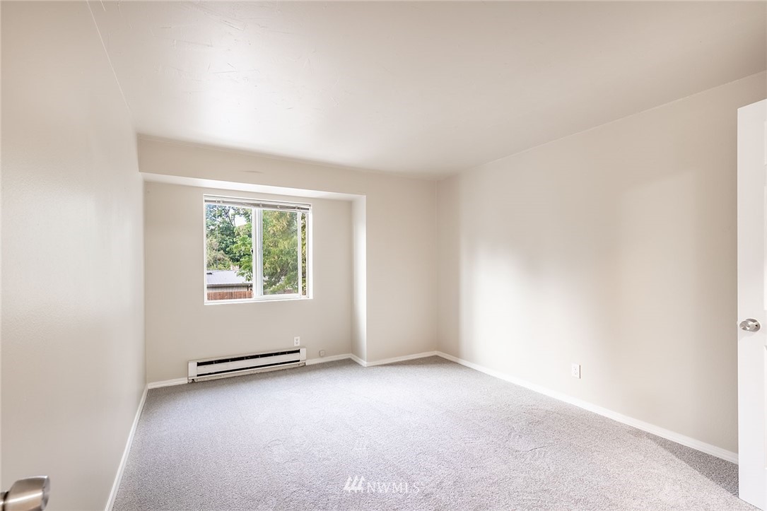 1601 Maple Lane, Unit A2 Kent, WA 98030 - Photo 24 of 27 an empty room with a window