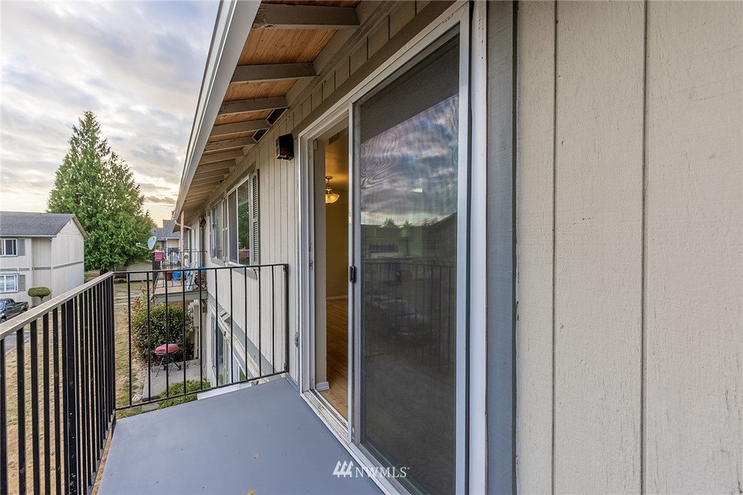 1601 Maple Lane, Unit A2 Kent, WA 98030 - Photo 9 of 27 a view of a balcony