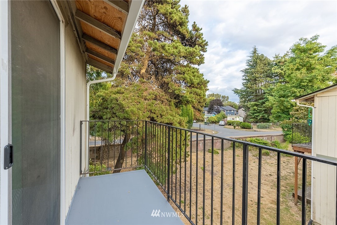 1601 Maple Lane, Unit A2 Kent, WA 98030 - Photo 10 of 27 a balcony with trees in front of it