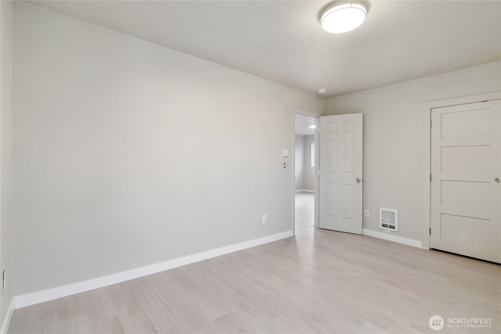 122 South Baker Street Mount Vernon, WA 98273 - Photo 14 of 33