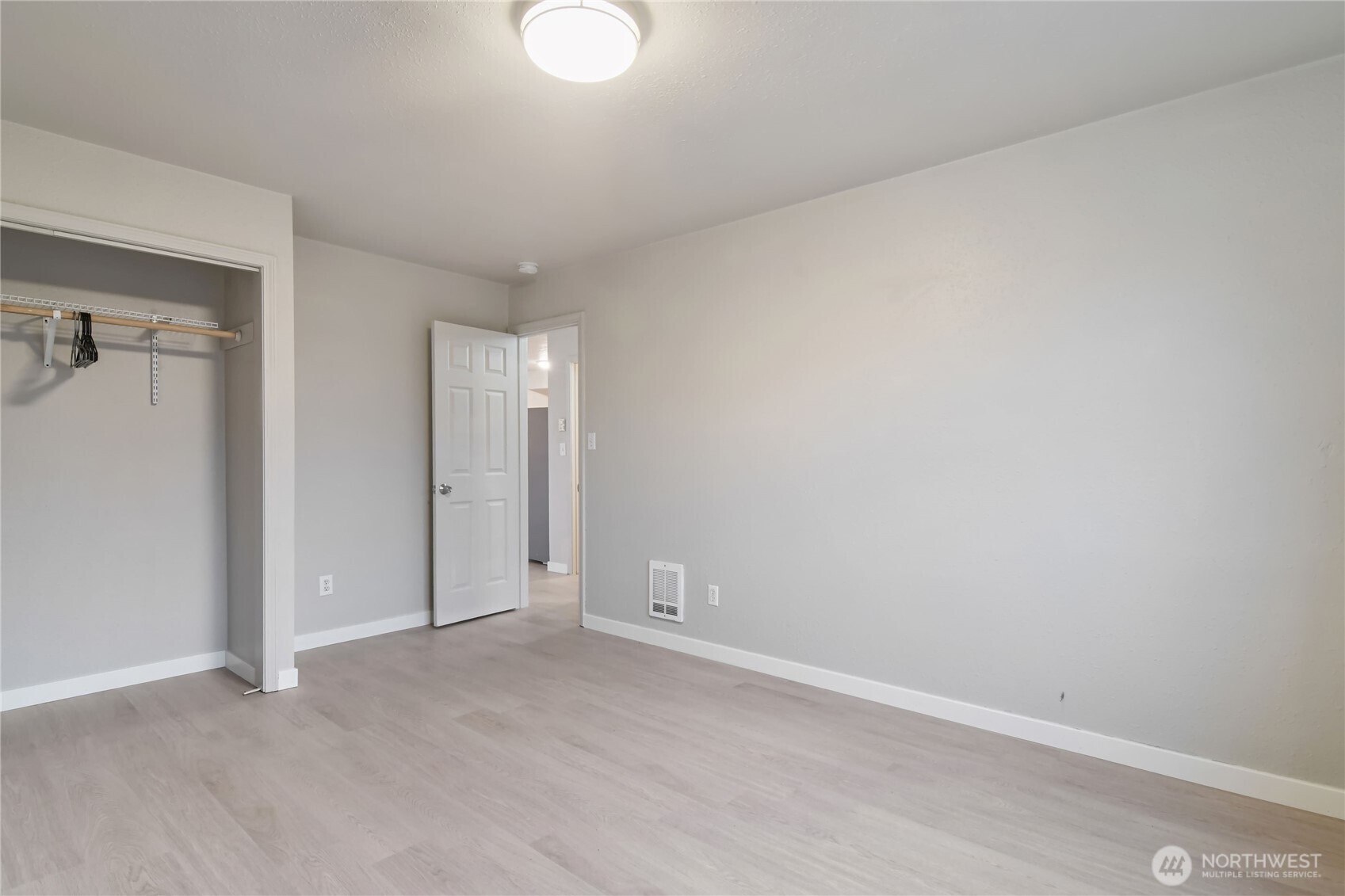 122 South Baker Street Mount Vernon, WA 98273 - Photo 28 of 33