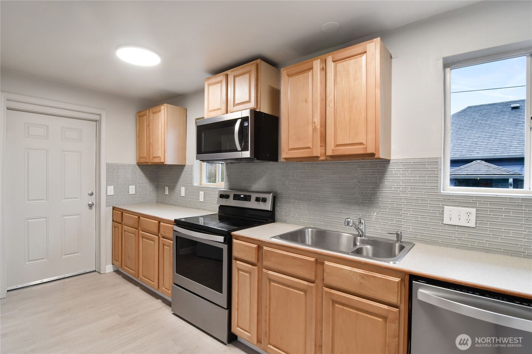 122 South Baker Street Mount Vernon, WA 98273 - Photo 8 of 33