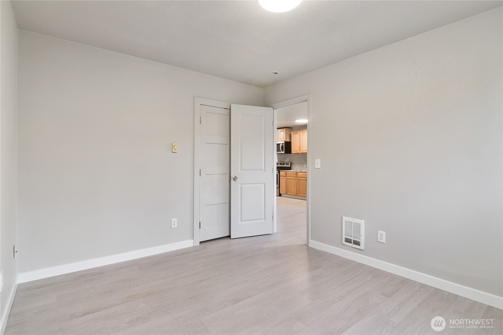 122 South Baker Street Mount Vernon, WA 98273 - Photo 10 of 33