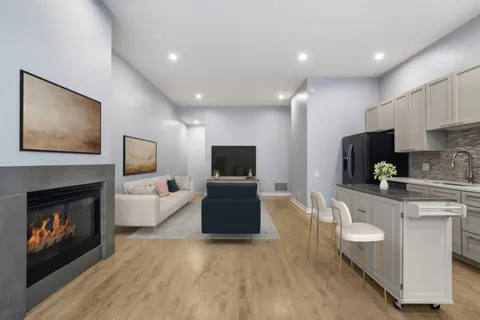 $650,000 | 312 North Des Plaines Street, Unit C, Chicago, IL 60661