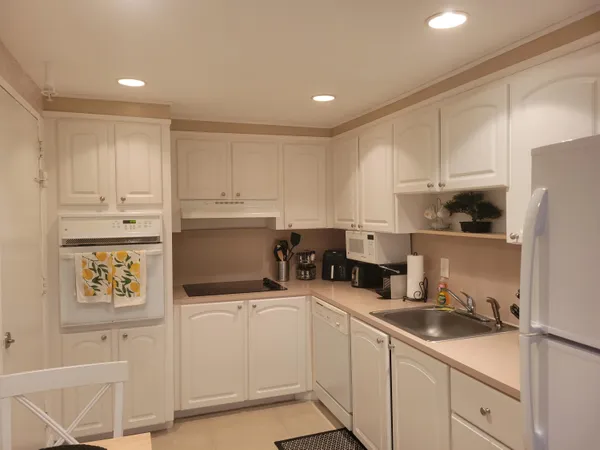 $2,400 | 3901 South Ocean Drive, Unit 12T, Hollywood, FL 33019