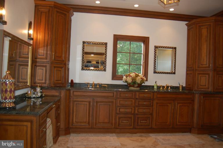 715 Hawkshead Road Lutherville-Timonium, MD 21093 - Photo 6 of 30 Bath (Master)