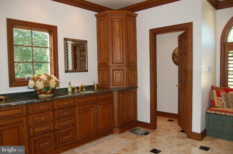 715 Hawkshead Road Lutherville-Timonium, MD 21093 - Photo 10 of 30 Bath (Master)