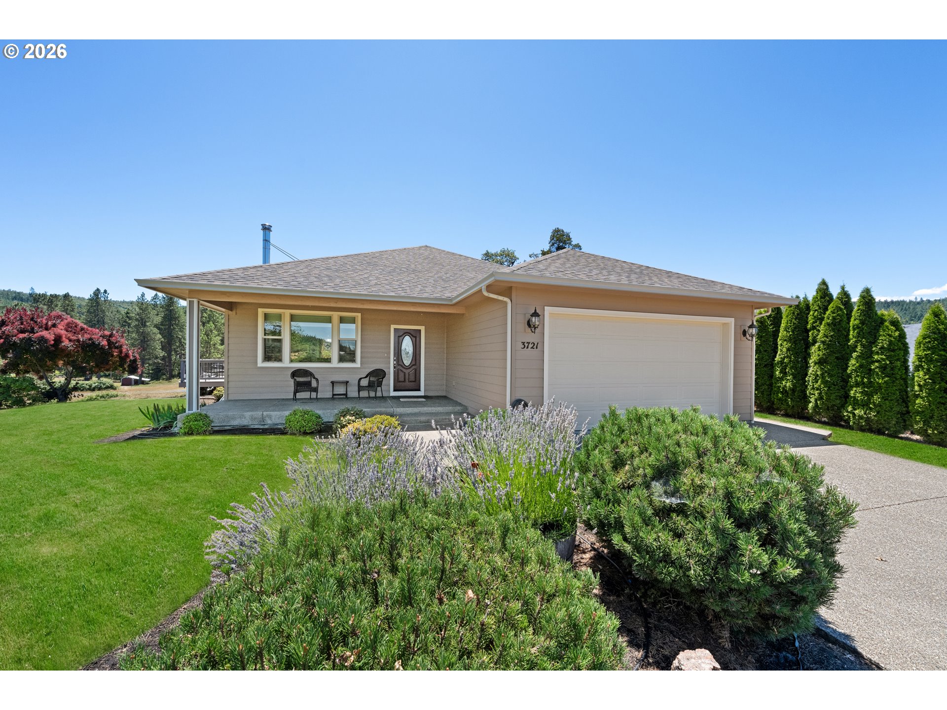 3721 Colonial Road Roseburg, OR 97471 - Photo 5 of 48