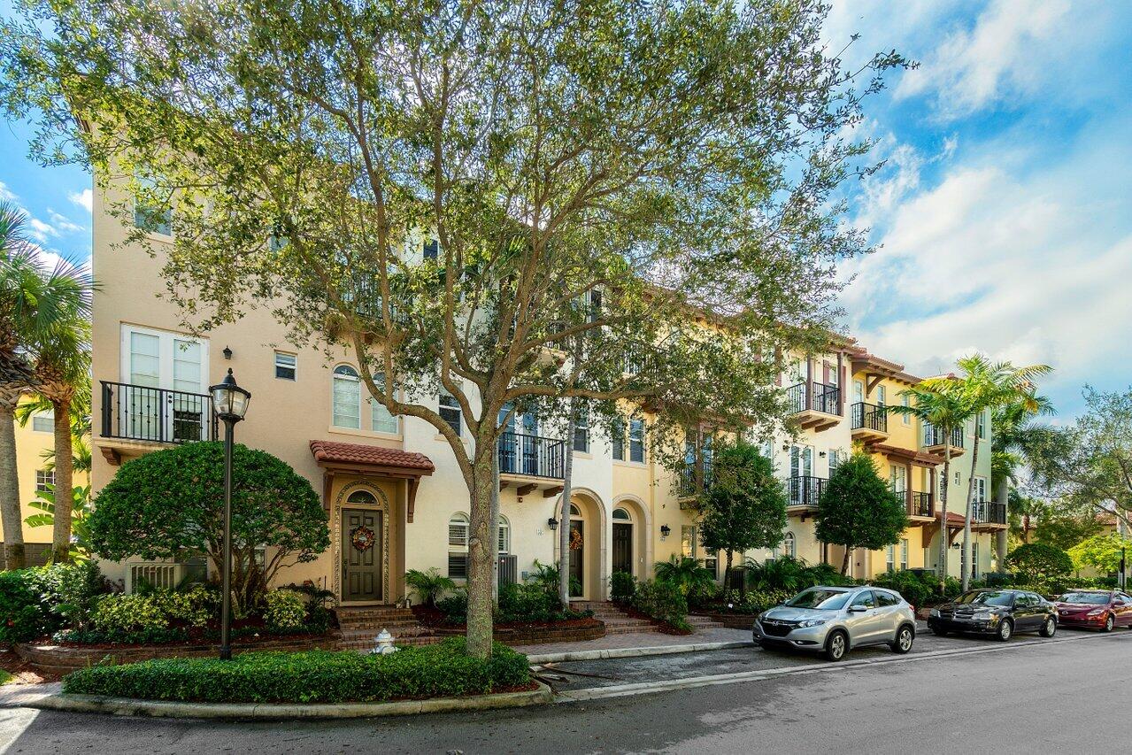 53 Via Floresta Drive Boca Raton, FL 33487 - Photo 2 of 30 53 Via Floresta, Boca Raton