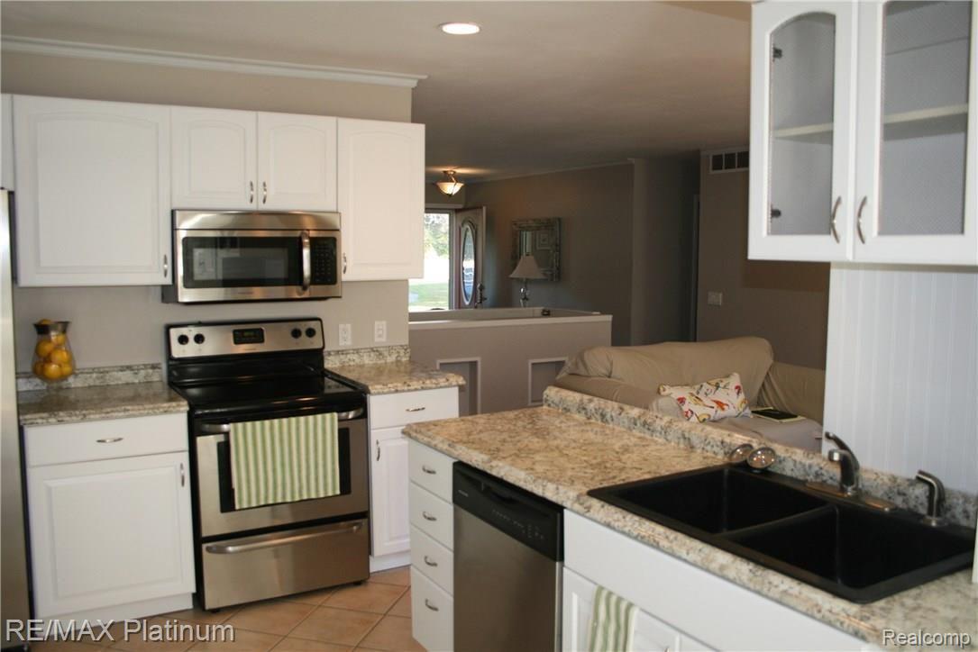 6284 Brighton Road Brighton, MI 48116 - Photo 12 of 20 IMG_1255.jpg