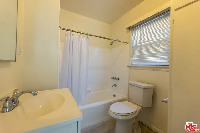 $1,900 | 1940 South Robertson Boulevard, Unit 9, Los Angeles, CA 90034