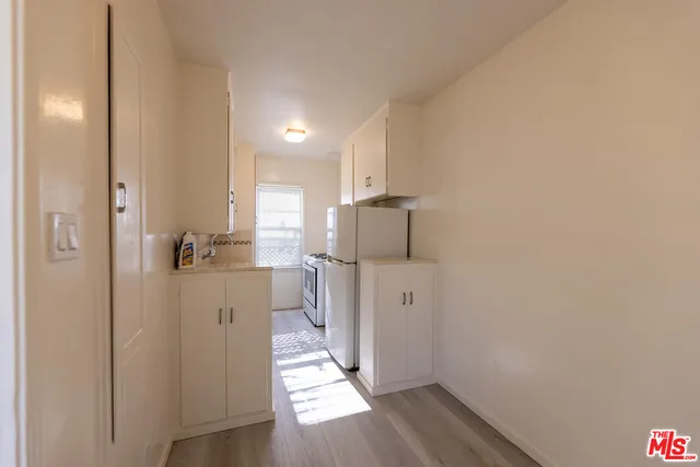 $1,900 | 1940 South Robertson Boulevard, Unit 9, Los Angeles, CA 90034