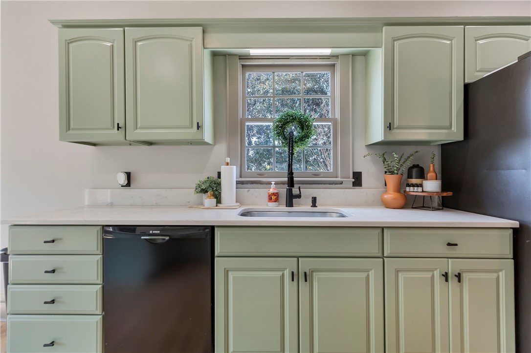 106 Engram Lane Anderson, SC 29621 - Photo 10 of 27 Kitchen