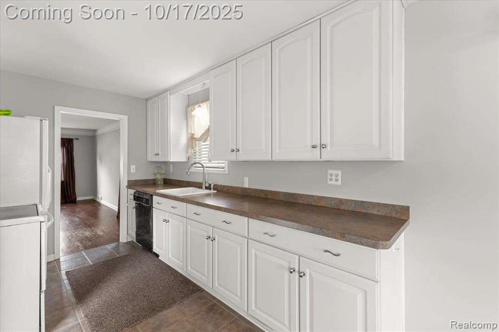 1417 Eaton Road Berkley, MI 48072 - Photo 8 of 34