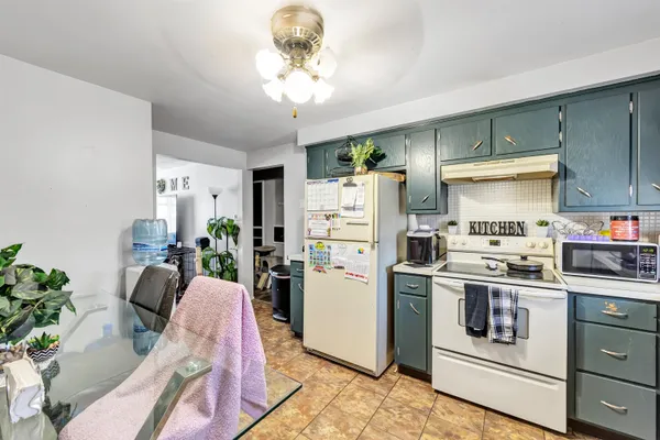 $319,900 | 708 North Fernmeadow Drive, Appleton, WI 54915