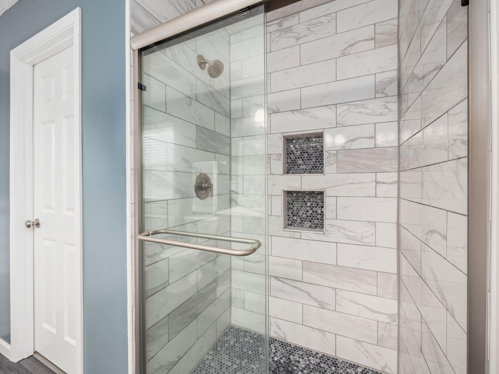 2476 Limestone Way Columbus, OH 43228 - Photo 28 of 52 Owners' Bath