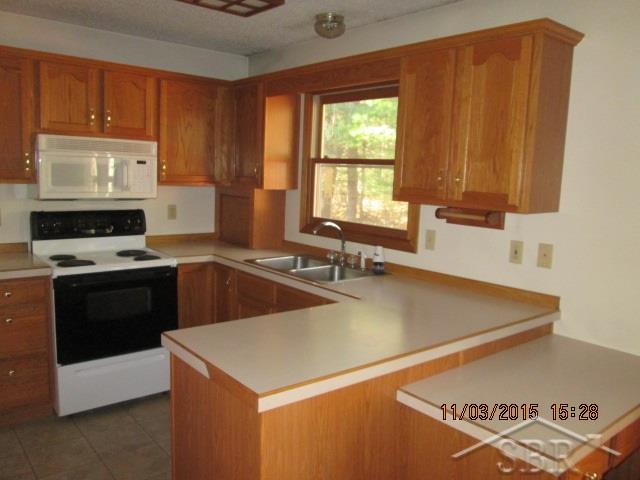 641 East Price Road Midland, MI 48642 - Photo 4 of 11 31269871-3.JPG