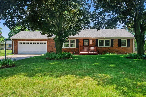 $315,000 | 2125 Pawnee Path, Stevensville, MI 49127