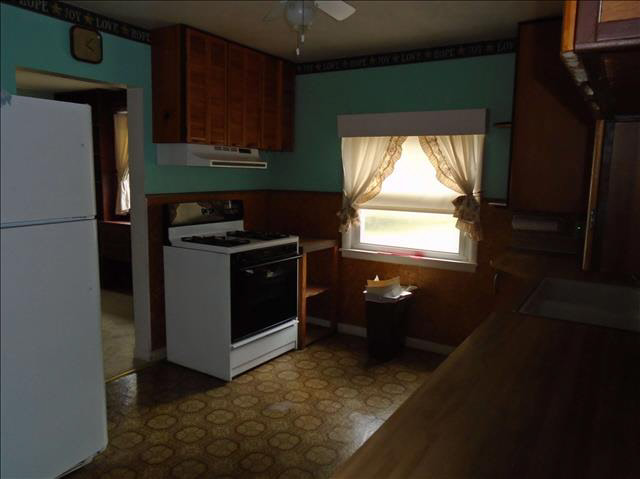 450 Pickard Road Temperance, MI 48182 - Photo 7 of 14 Kitchen