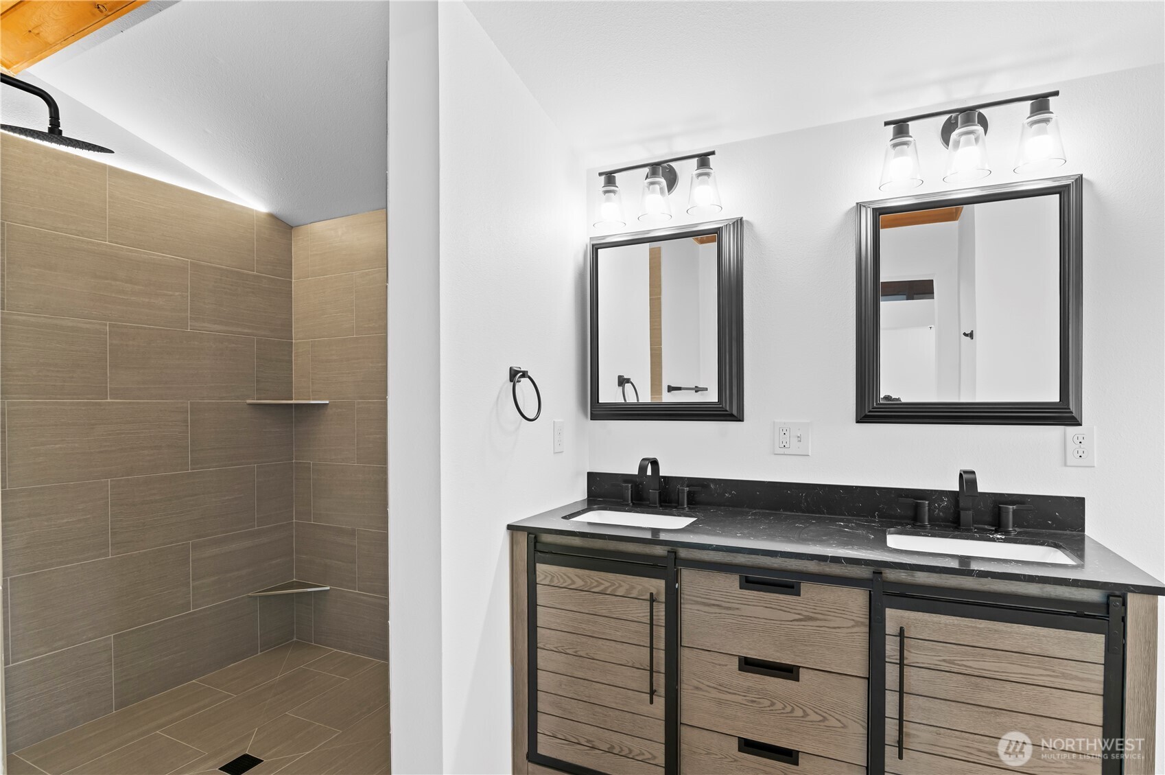 2565 Finkbonner Road Bellingham, WA 98226 - Photo 13 of 31 Gallery Image 13