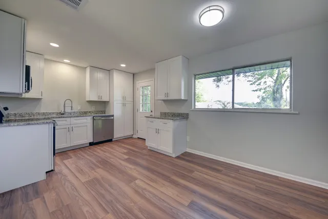 $1,800 | 806 West Jefferson Street, Brenham, TX 77833