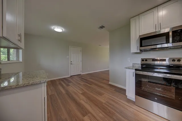 $1,800 | 806 West Jefferson Street, Brenham, TX 77833