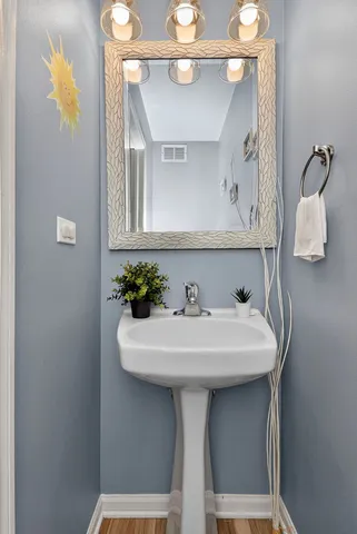 $225,000 | 668 Four Seasons Boulevard, Aurora, IL 60504