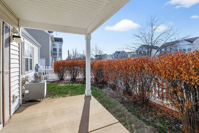 $225,000 | 668 Four Seasons Boulevard, Aurora, IL 60504