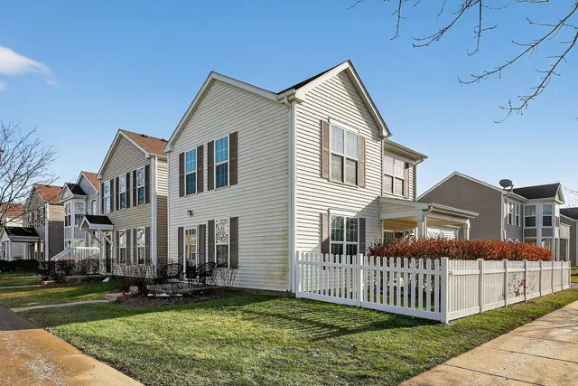 $225,000 | 668 Four Seasons Boulevard, Aurora, IL 60504