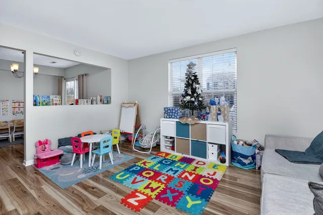 $225,000 | 668 Four Seasons Boulevard, Aurora, IL 60504