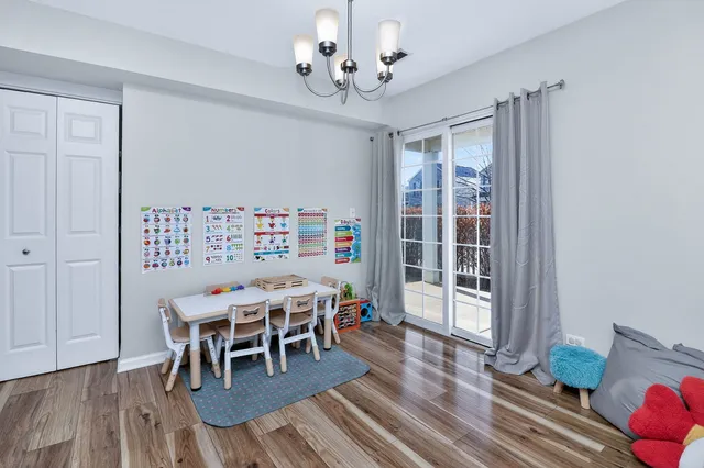 $225,000 | 668 Four Seasons Boulevard, Aurora, IL 60504