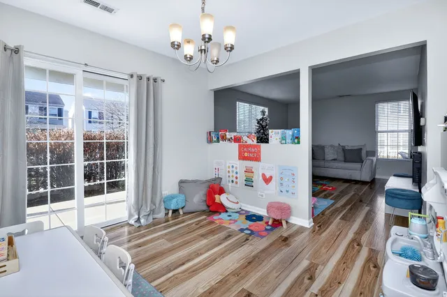 $225,000 | 668 Four Seasons Boulevard, Aurora, IL 60504